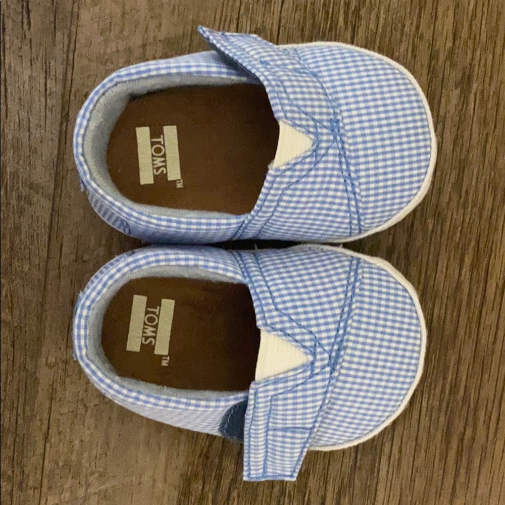 Tons baby shoes